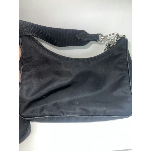 Prada Re-Edition 2005 Black Nylon Shoulder Bag with Chain Strap and Mini Pouch - Picture 3 of 8